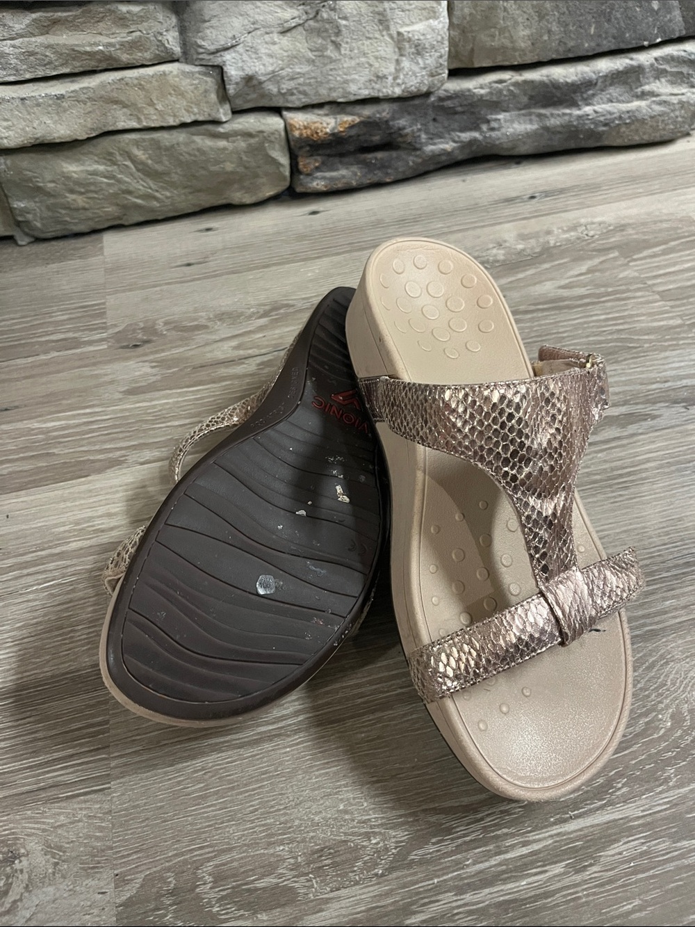 Vionic sandals/10 - Picture 4 of 4